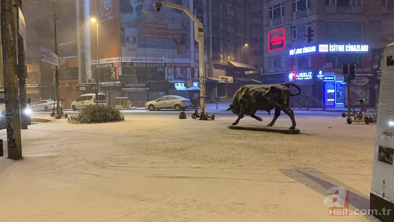 İstanbul beyaz örtüyle kaplandı! Ulaşımda aksama | Vali Yerlikaya uyardı: Zorunlu olmadıkça trafiğe çıkmayın 12