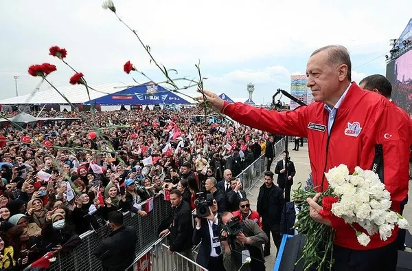 baskan-erdogan-yeniden-sahada-teknofestte-togg-surprizi-aliyevle-birlikte-geldi-1682763128689.jpeg Başkan Erdoğan yeniden sahada! TEKNOFEST'te TOGG sürprizi! Aliyev'le birlikte geldi - 3