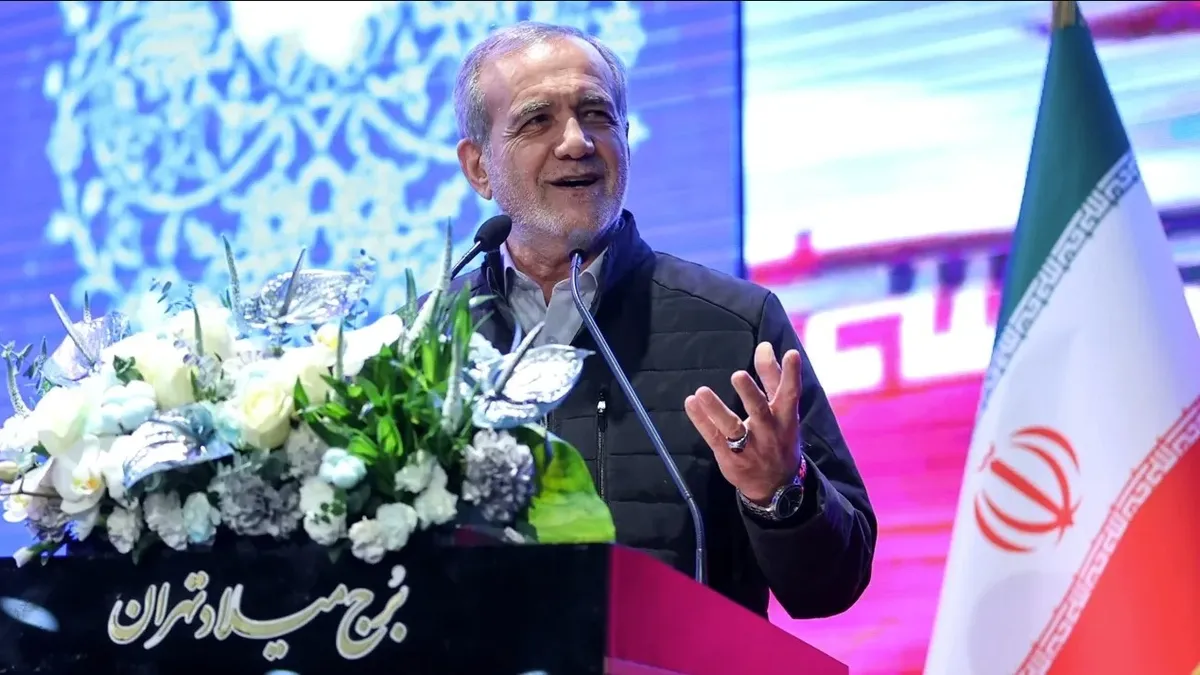 Pezeşkiyan'dan Tebriz'de Türkçe şiir! Yetkililer karşı çıkınca verdiği cevap salonu coşturdu!