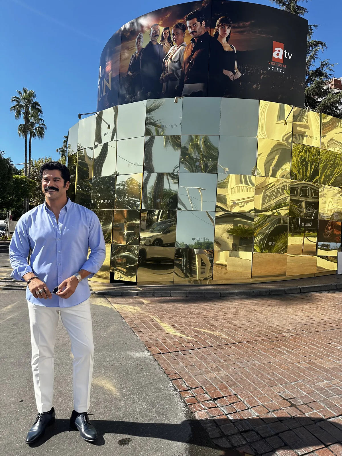 1791819386443.jpg Cannes’da güneş Burak Özçivit’le doğdu! “Güneşin Doğduğu Yer”in yıldız oyuncusu MIPCOM’un ilgi odağı oldu - 2