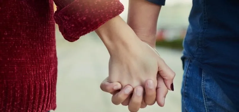 Oruçluyken öpmek orucu bozar mı? Öpmek oruca etki eder mi, bozar mı?