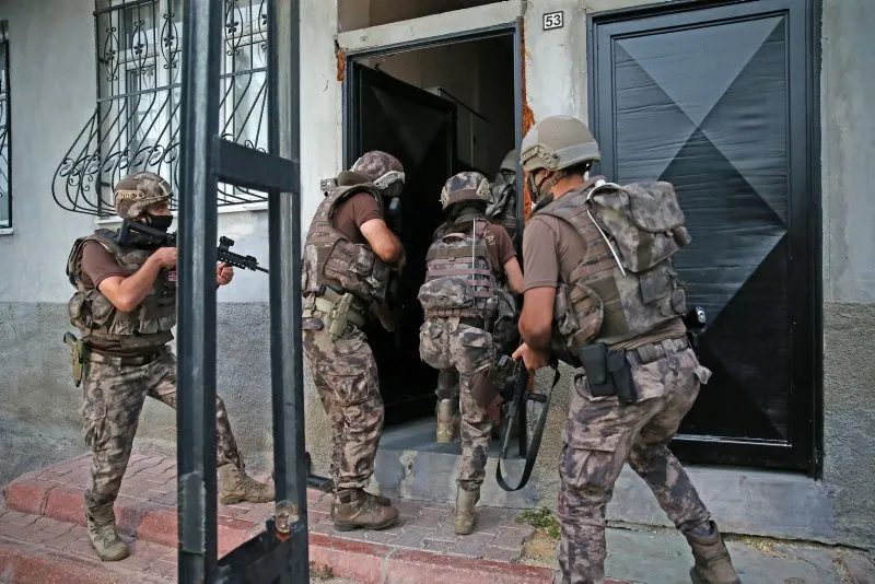Adana Da Safak Vakti Operasyon Nefes Kesen Kareler