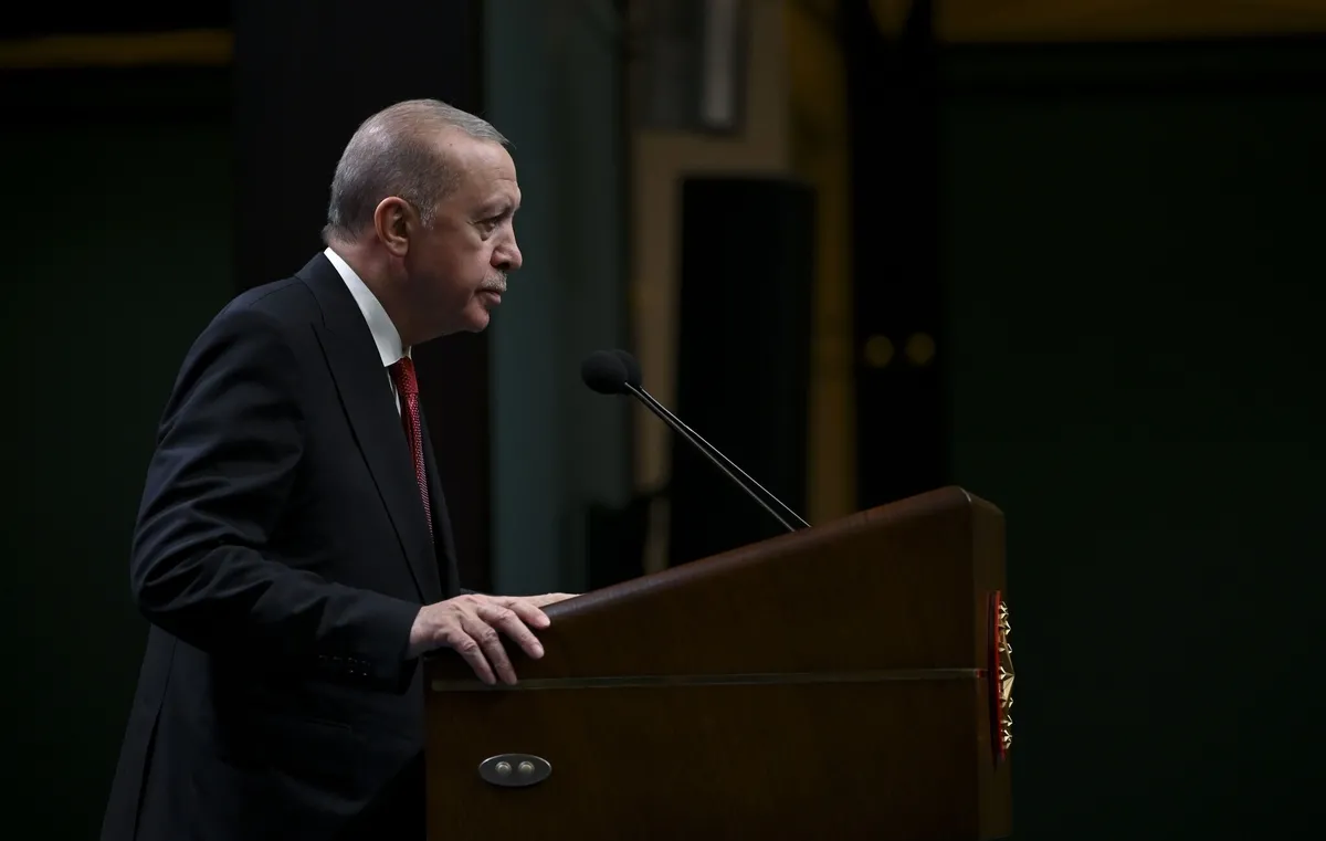 erdogandan-kabine-sonrasi-fon-sorusturmasi-mesaji-haksiz-kazanc-saglayan-bedelini-oder-1791821152701.jpeg Erdoğan'dan Kabine sonrası fon soruşturması mesajı: Haksız kazanç sağlayan bedelini öder - 3