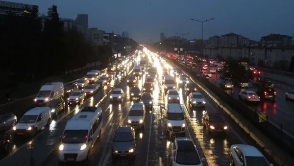 1679501349905.jpg İstanbul'da trafik kilitlendi! Sağanak yağış sonrası yoğunluk yüzde 90'ı buldu... İşte harita üzerinde alternatif güzergahlar - 1