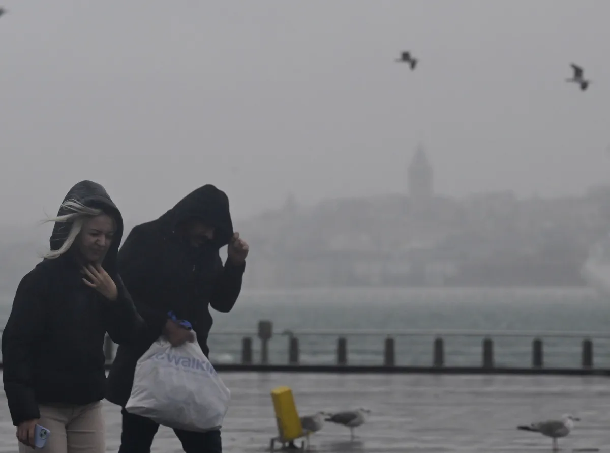 meteorolojiden-saganak-uyarisi-hafta-sonu-plani-yapanlar-dikkat-1793276395335.jpg İstanbul ve Akdeniz için kritik uyarı! Sağanak ve soğuk geri dönüyor: İşte gün gün hava durumu - 2