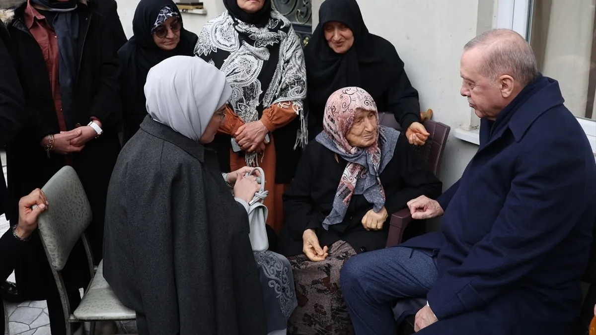 Baba ocağında bayramlaşma! Başkan Erdoğan komuşlarıyla bir araya geldi