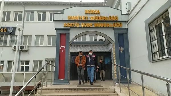 bursada-sahte-savci-ve-hakim-sebekesi-yakalandi-28-bin-euroluk-vurgun-1648026404824.jpg Bursa'da sahte savcı ve hakim şebekesi yakalandı! 28 Bin Euro'luk vurgun - 1
