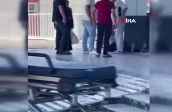 elazigda-hastane-birbirine-karisti-silahli-kavgada-once-agabeyini-sonra-kardesini-vurdu-1659000084099.jpg Elazığ’da hastane birbirine karıştı! Silahlı kavgada önce ağabeyini sonra kardeşini vurdu - 2