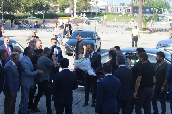 genclik-ve-spor-bakani-mehmet-kasapoglu-yurt-altyapimizi-rekor-seviyeye-ulastirdik-1663581602849.jpg Gençlik ve Spor Bakanı Mehmet Kasapoğlu: Yurt altyapımızı rekor seviyeye ulaştırdık - 3
