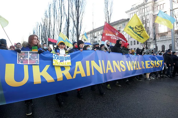 1645110525595.jpg Ukrayna halkı bayraklarına sarıldı! Vatanımızı savunmak için hazırız! Bölgedeki Türkler Ukraynalıların Erdoğan sevgisini anlattı - 3