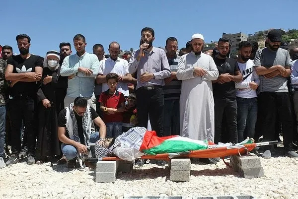 Son dakika: Avusturya'nın ardından Çekya da katillere destek verdi! Avrupa Birliği bayrağını indirtip İsrail bayrağı çektiler - 9