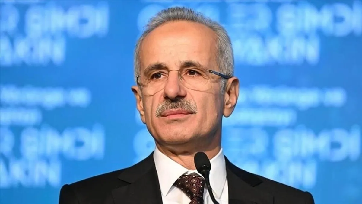 Bakan Uraloğlu açıkladı: Otoyol ve köprü geçişlerine zam yapılacak mı? | Sosyal medyada yaş sınırlaması yolda