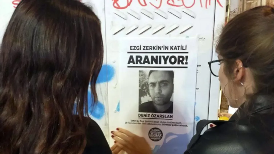 Boşanma aşamasındaki Ezgi Özarslan eşi tarafından silahla öldürüldü! 17 ile afişlerini astılar: 'Ezgi'nin katili aranıyor'