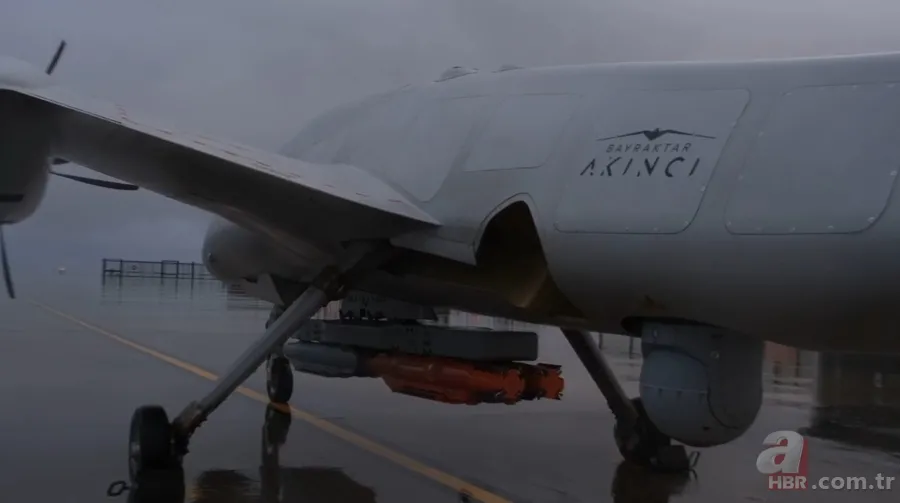 Bayraktar Akıncı 'TOLUN Minyatür Bomba' ile vurdu: 26 bin feet'ten 30 km'deki hedefe tam isabet 12