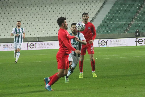 Yeşil sahada güzel görüntüler! Maçtaki sakatlık tedavisi sırasında futbolcular oruçlarını açtılar - 2