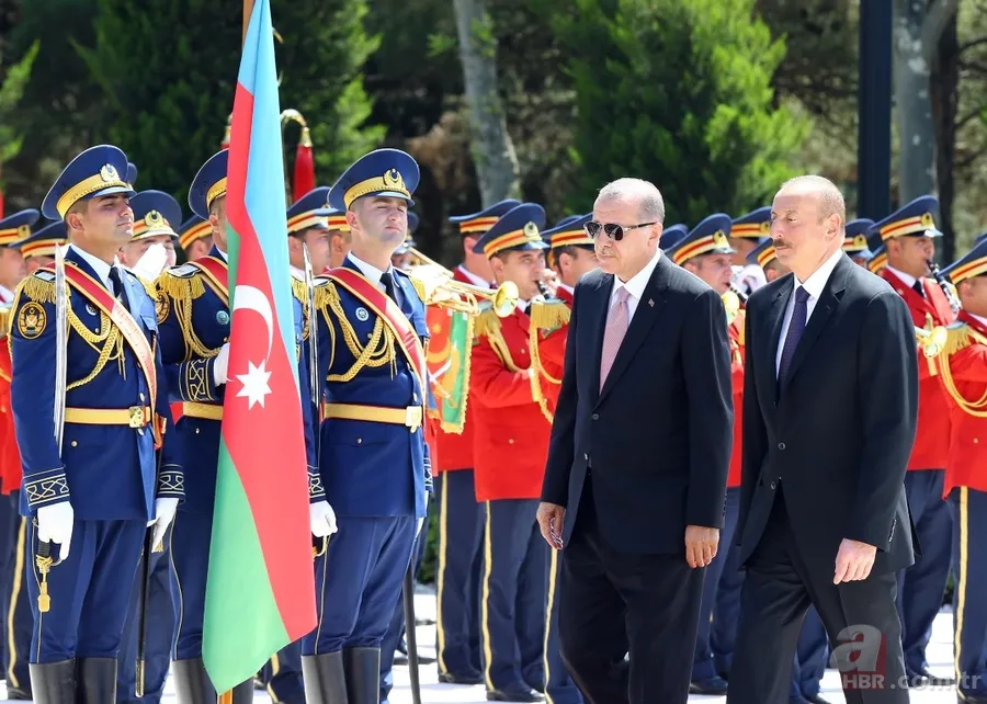 Başkan Erdoğan Azerbaycan'da Aliyev tarafından resmi törenle karşılandı 21