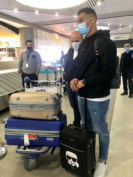galatasarayin-yeni-transferi-mostafa-mohamed-istanbula-geldi-1612136957941.jpg Galatasaray'ın yeni transferi Mostafa Mohamed İstanbul'a geldi! - 1