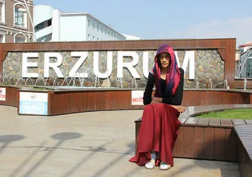 Boyu uzun diye evden kovuldu!