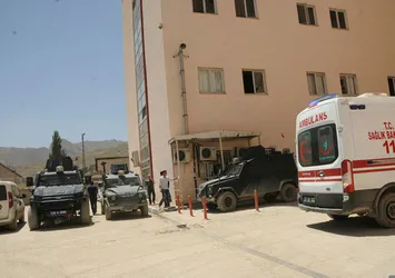 Hakkari'de patlama: 17 asker yaralandı