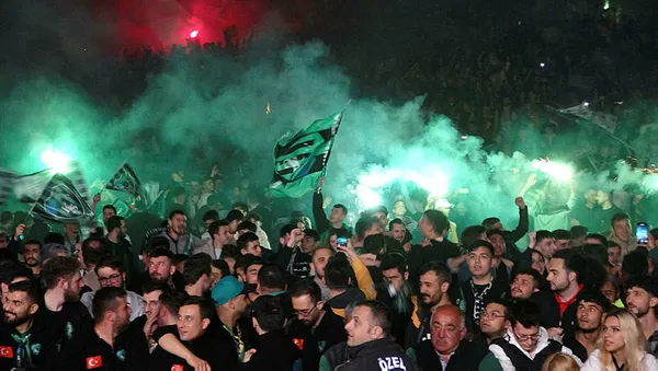 Spor Toto 1. Lig’e yükselen Kocaelispor şampiyonluk kupasına kavuştu! Görkemli kutlama...