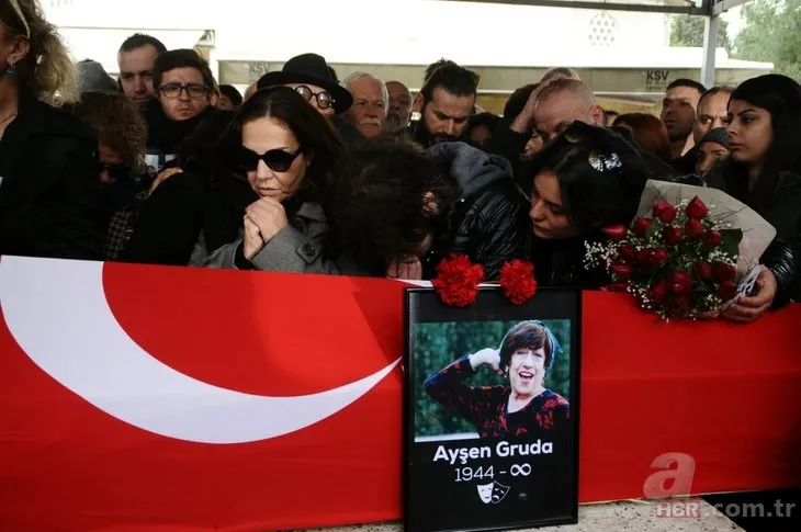 Ayşen Gruda'nın cenazesinden gözler Şener Şen'i aramıştı! Usta sanatçının o görüntüleri ortaya çıktı