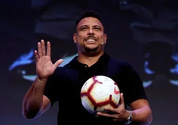 Brezilyalı Ronaldo, Cruzeiro'yu satın aldı