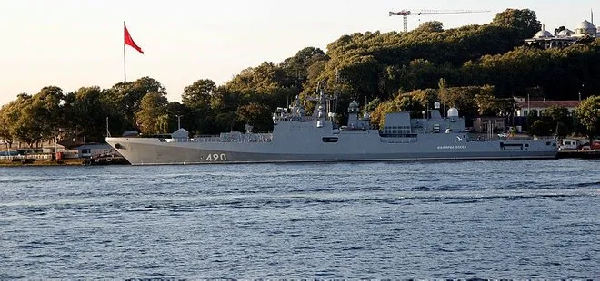 Rus savaş gemisi Sarayburnu Limanı’na demirledi