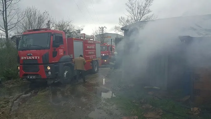 Düzce’de kümeste çıkan yangında 12 bin tavuk telef oldu - 3