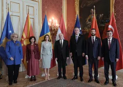 Cevdet Yılmaz Macaristan'daki anma törenlerine katıldı! Dünya liderleriyle bir araya geldi
