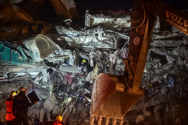 uzman-isim-a-haberde-anlatti-turkiye-3-metre-batiya-mi-kaydi-yikimi-aluvyon-zemin-yapisi-mi-buyuttu-1675972661110.jpg Uzman isim A Haber'de anlattı: Türkiye 3 metre batıya mı kaydı? Yıkımı alüvyon zemin yapısı mı büyüttü? - 1