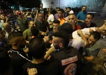 İsrail polisi Mescid-i Aksa hatibini yaraladı
