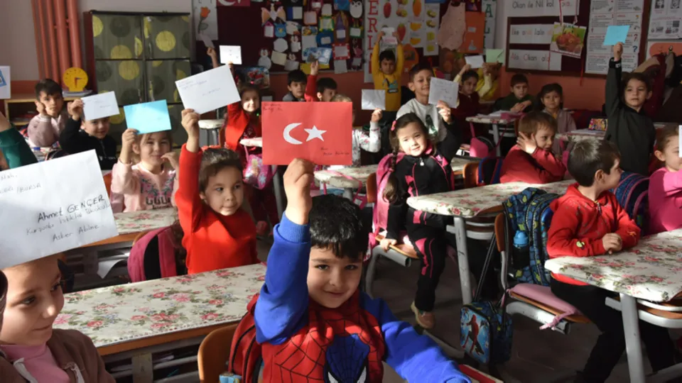 Öğrenciler Mehmetçik'e mektup yazdı