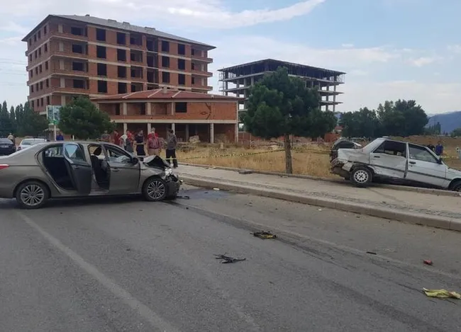 Konya'da iki otomobil çarpıştı! 14 yaşındaki Enes hayatını kaybetti - 1