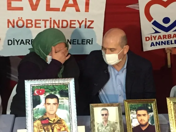 İçişleri Bakanı Süleyman Soylu’dan HDP önünde evlat nöbetindeki ailelere ziyaret