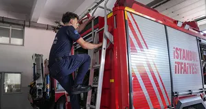 Beylikdüzü’nde AVM de yangın paniği