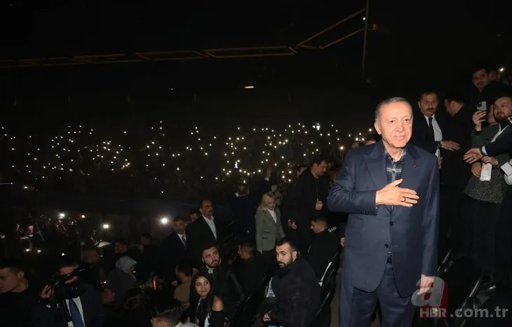 Başkan Erdoğan’a gençlerden Cengiz Kurtoğlu sürprizi!  Pankartlı sevgi gösterisi
