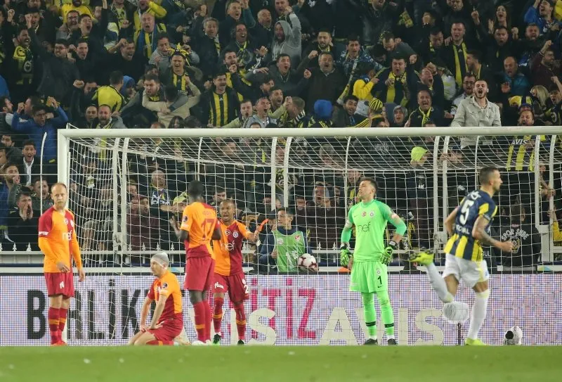 Spor Yazarlarindan Flas Fenerbahce Galatasaray Derbisi Yorumlari Son Dakika Spor Haberleri