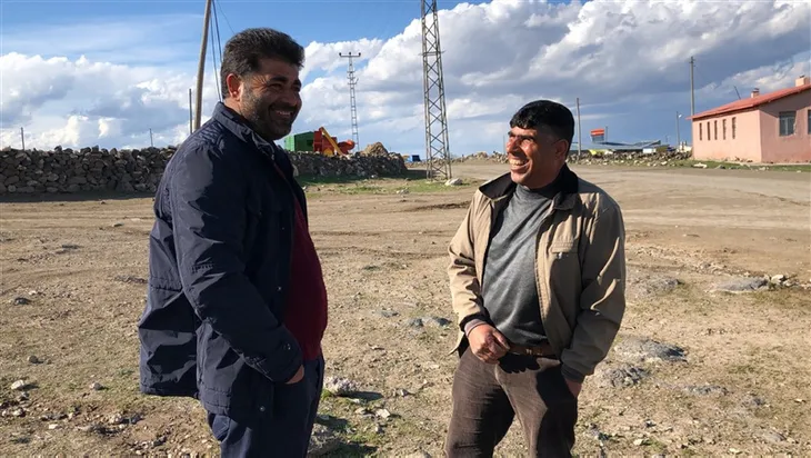 1587449505611.jpg Kars'ın gülen adamı Kasım Can: Babam öldüğünde bile güldüm - 4
