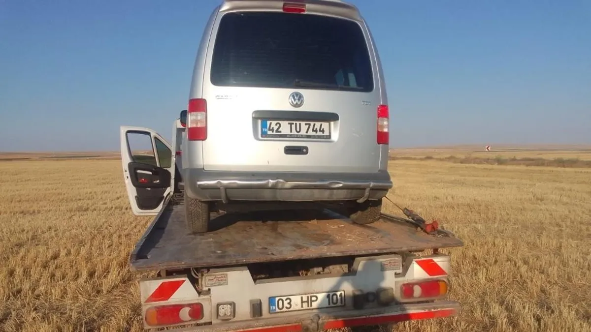 Kaza yapan hafif ticari araçta 3 kişi yaralandı