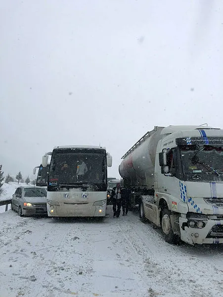 Karabük-Gerede karayolunda trafik durdu - 1