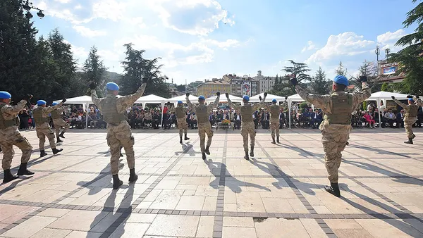Komandolardan halk oyunları gösterisi - 1