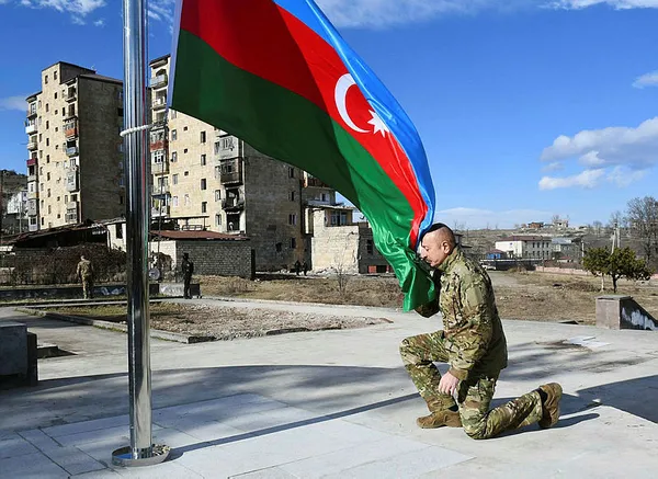 Azerbaycan Cumhurbaşkanı İlham Aliyev’den Ermenistan’da Azerbaycan bayrağının yakılmasına sert tepki