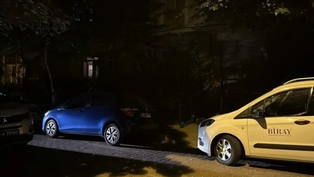 Avcılar'da binanın önünde alkol alıp gürültü yapanları silahla yaraladı