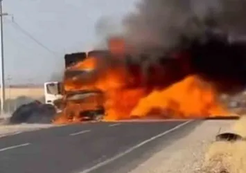 Şanlıurfa'da alev alan tır kullanılamaz hale geldi