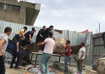 Plastik öğütücü makinasına düşen genç öldü