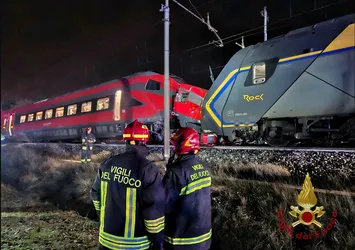 İtalya'da feci kaza! Trenler kafa kafaya çarpıştı: 17 yaralı