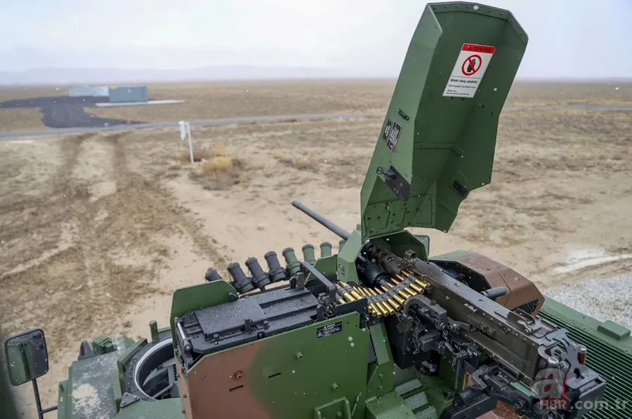 Yerli ve milli teknoloji sahada: Türkiye’nin ilk elektrikli zırhlı personel taşıyıcısı E-ZPT görücüye çıktı 18