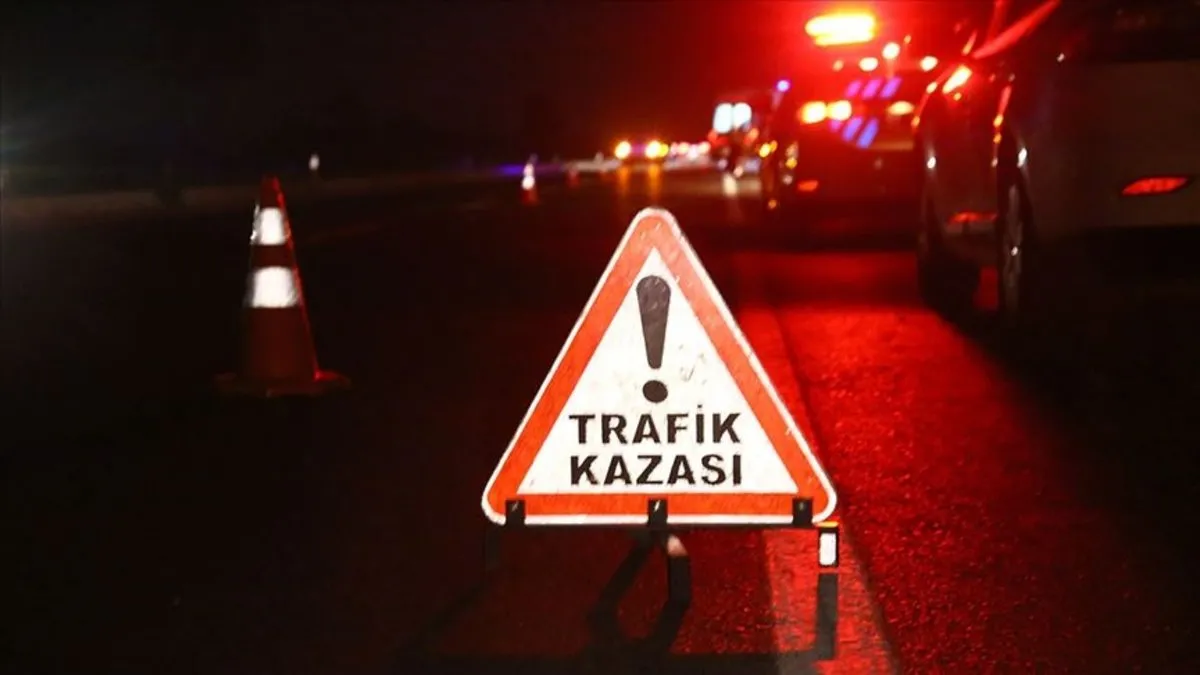 Motosiklet yayaya çarptı: 2 ağır yaralı