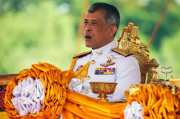 Tayland Kralı Maha Vajiralongkorn’un 20 cariyesiyle birlikte coronavirüs karantinasına girdi