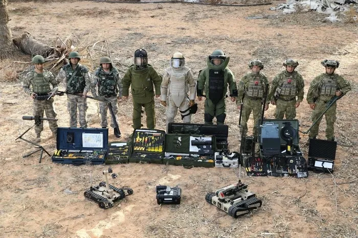 Milli Savunma Bakanlığı Libya’dan ilk kez fotoğraf paylaştı! Hafter milislerinin döşediği mayınlar temizleniyor